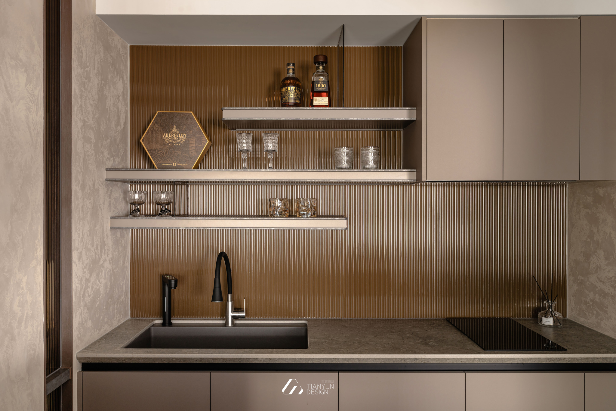 天雲流光 / 現代風